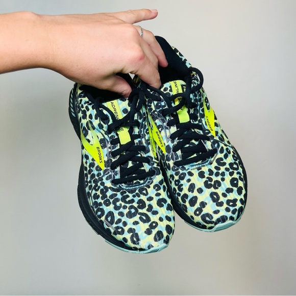 Shoes - BROOKS WOMEN'S ADRENALINE GTS 21 Green Leopard